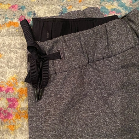 Lululemon on the fly pant 7/8 - Picture 3 of 6